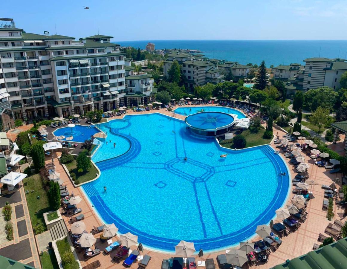 Resort Emerald &