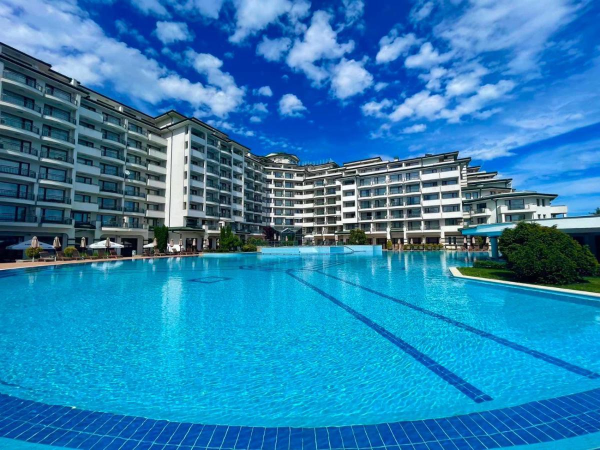 Resort Emerald &