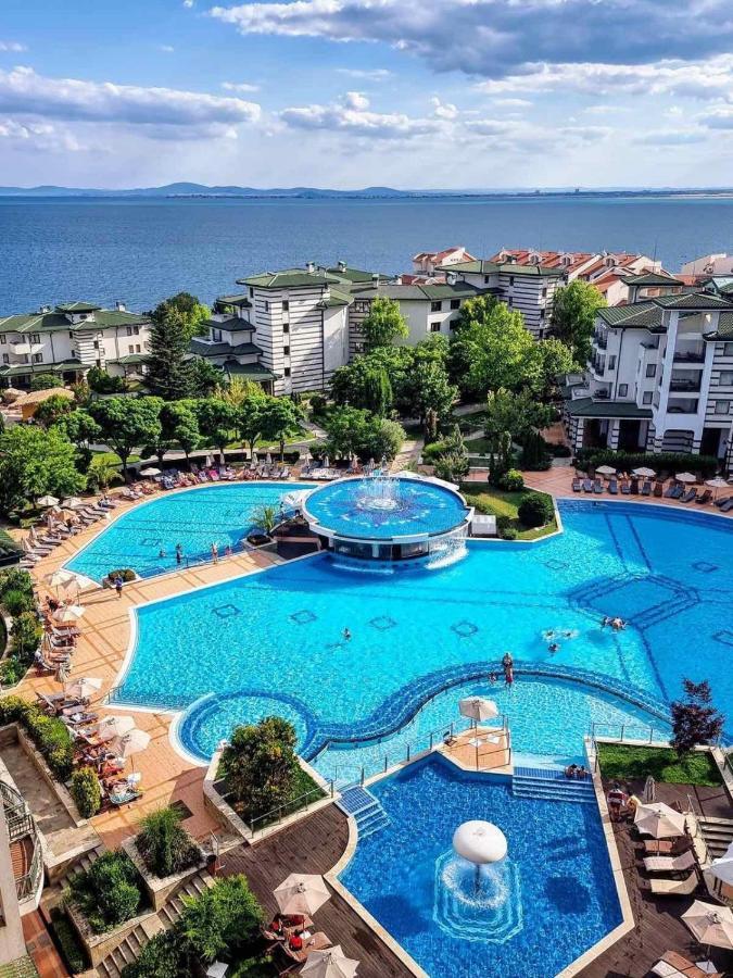 Resort Emerald & 5*