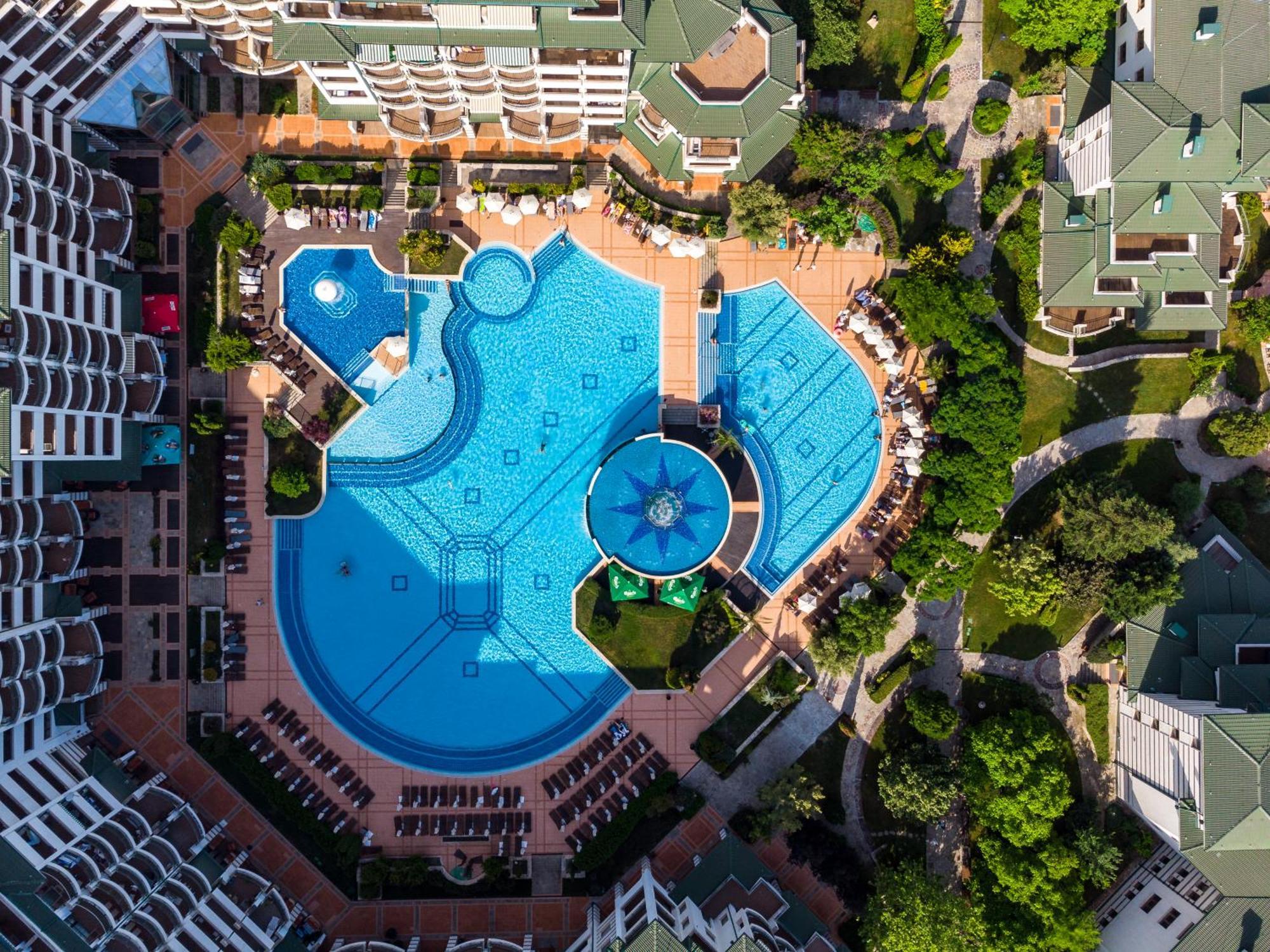 Resort Emerald &
