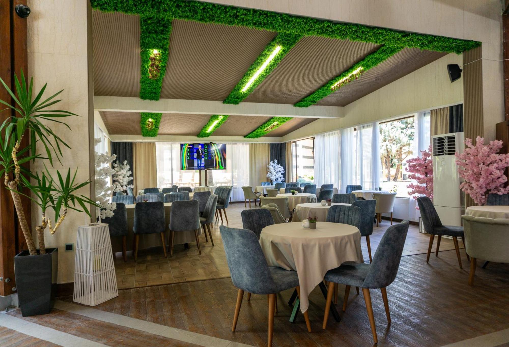 Resort Emerald & 5*