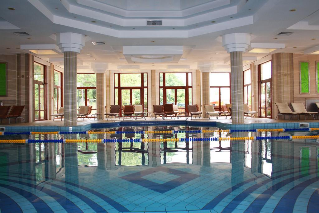 Resort Emerald & 5*