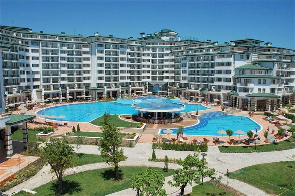 Resort Emerald & 5*