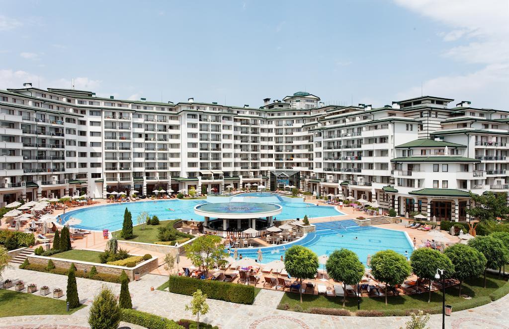 Resort Emerald &